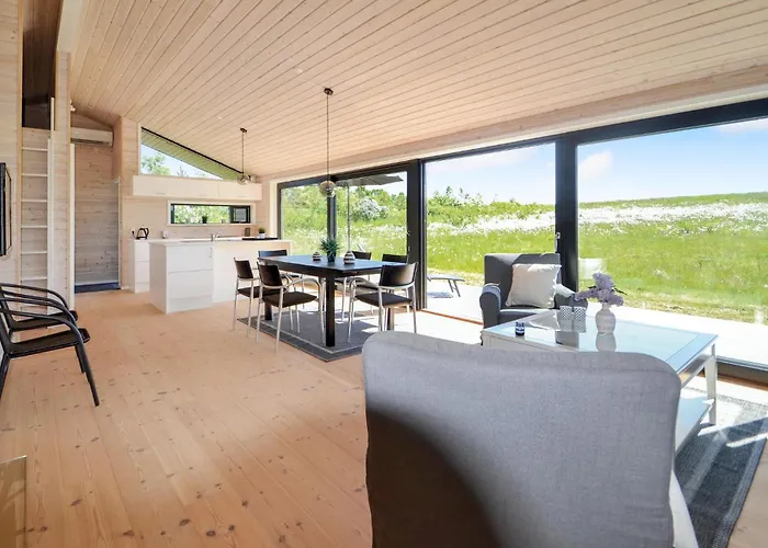 Three-bedroom In Hébergement de vacances Grenå