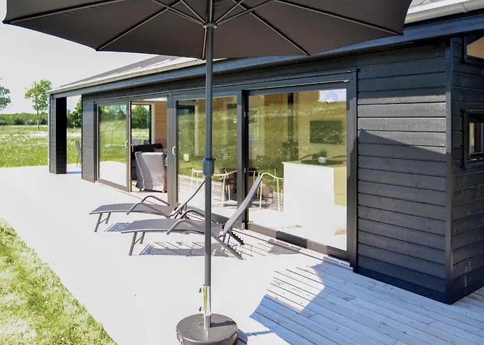 Three-bedroom In Hébergement de vacances Grenå